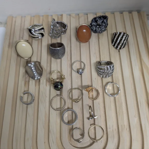 Ring Lot 20 Rings Vintage To Modern Wear Resell Craft - Picture 2 of 2